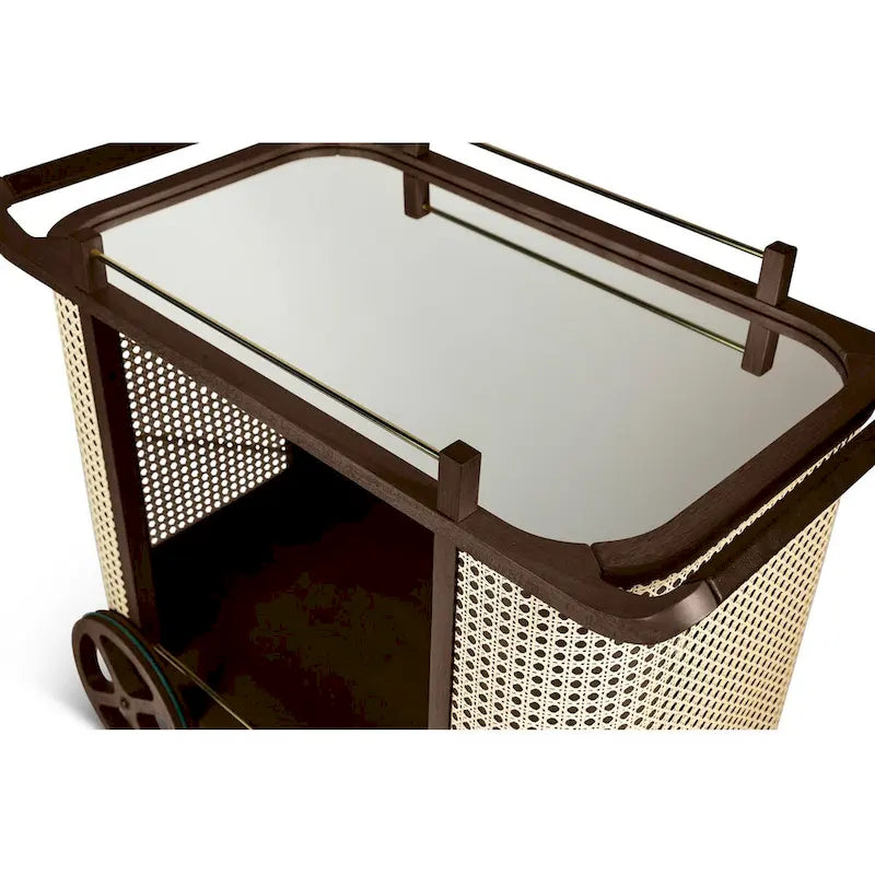Desserte de bar moderne avec plateau miroir, étagères en cannage, poignée en cuir et roulettes