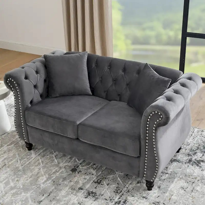 Canapé causeuse Chesterfield en velours, accoudoirs arrondis, clous décoratifs, structure en bois massif