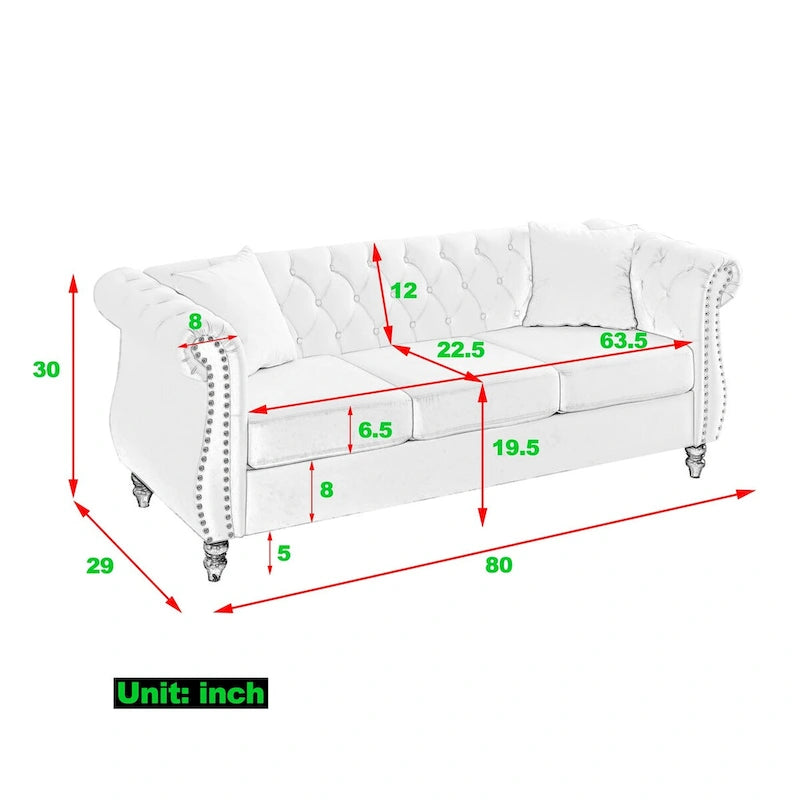 Canapé 3 places Chesterfield en velours beige, accoudoirs arrondis, garniture cloutée, structure en bois