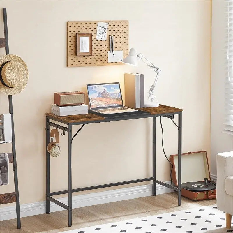 Bureau à domicile avec prise de courant
